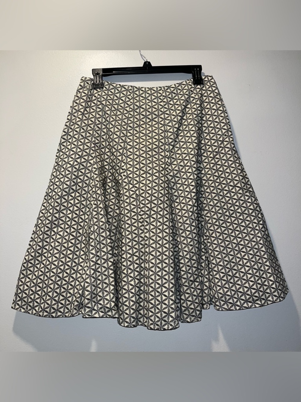 EUC Classic GAP A-Line Cream and Black Geometric Skirt - Size 4 - Picture 2 of 9